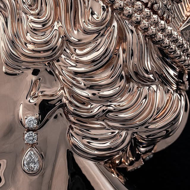 Ice205】Central Queen Pendant – IceLuxe
