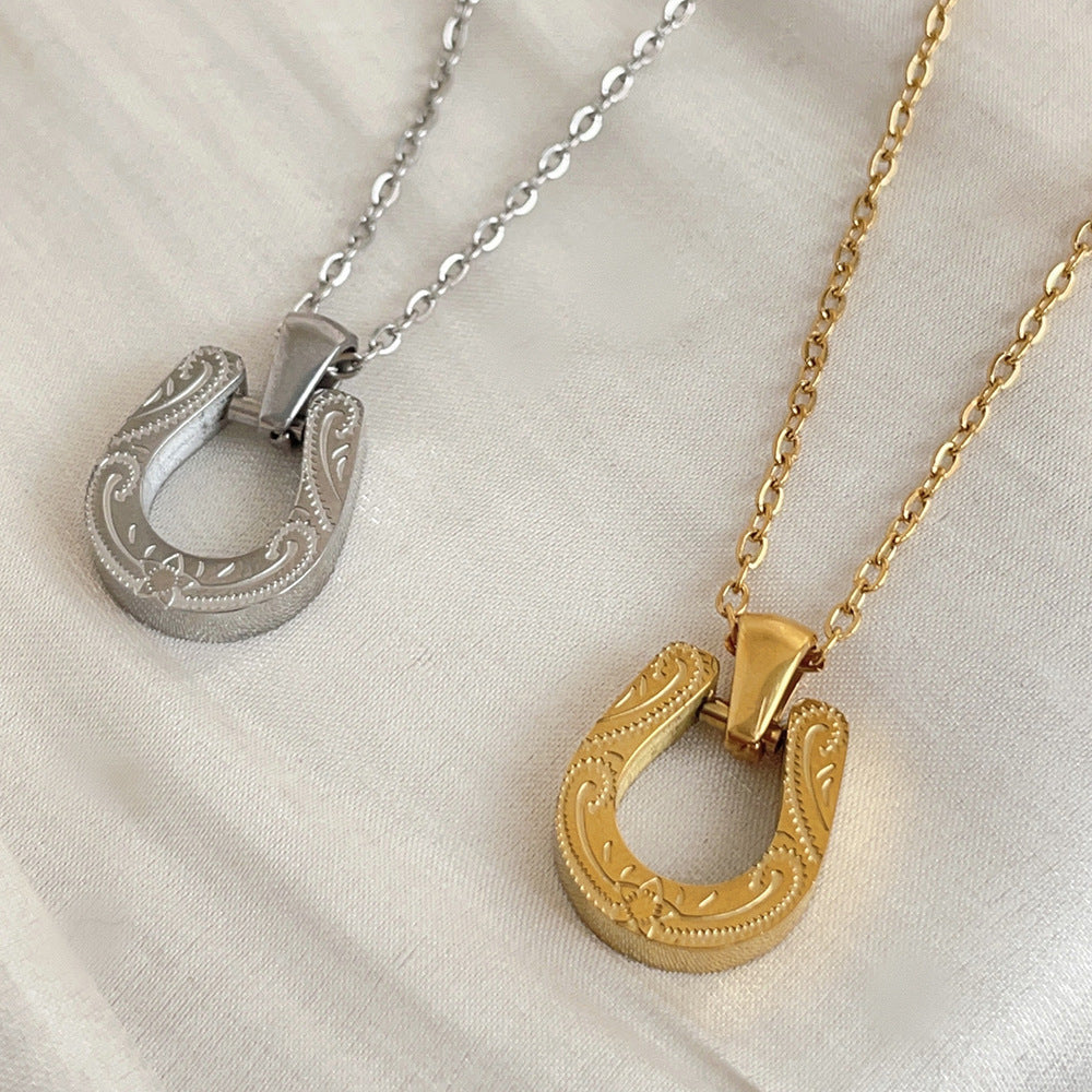【Ice235】Horseshoe Pendant Necklace