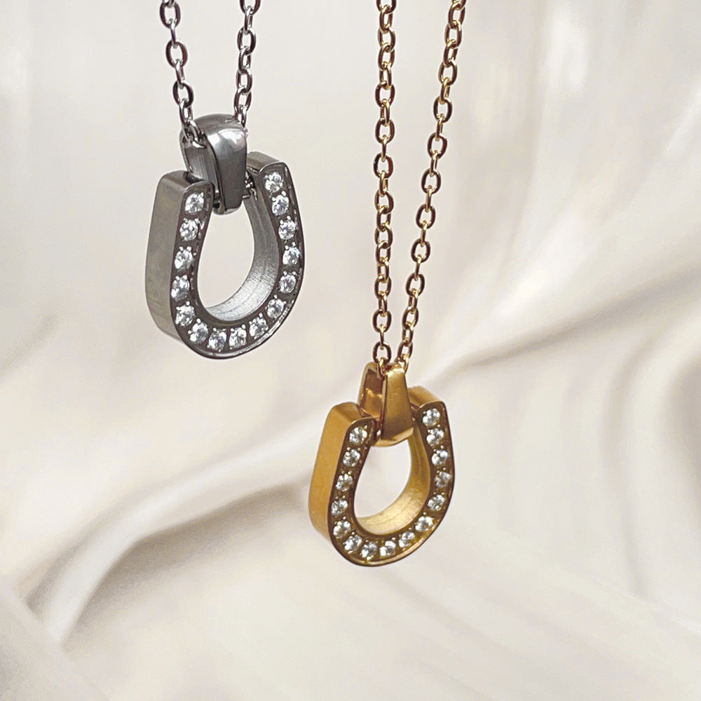 【Ice235】Horseshoe Pendant Necklace