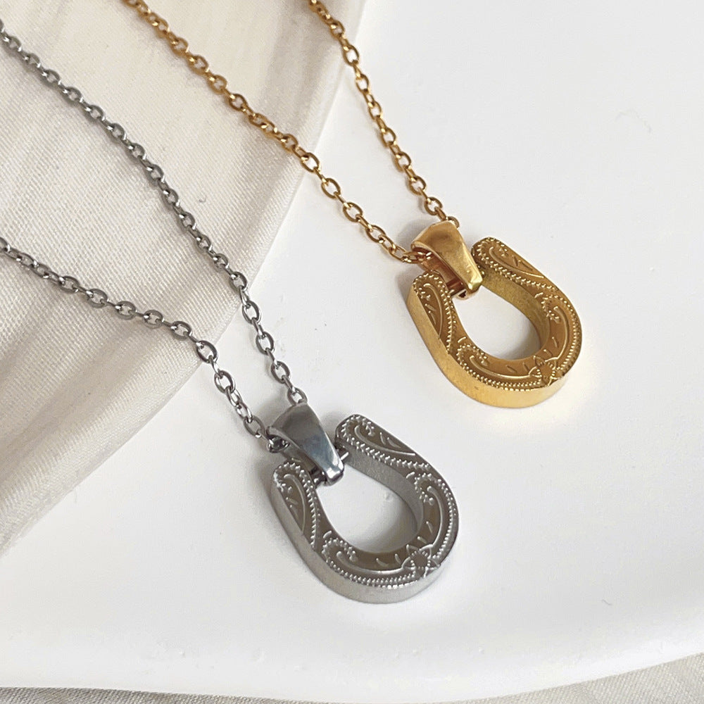 【Ice235】Horseshoe Pendant Necklace