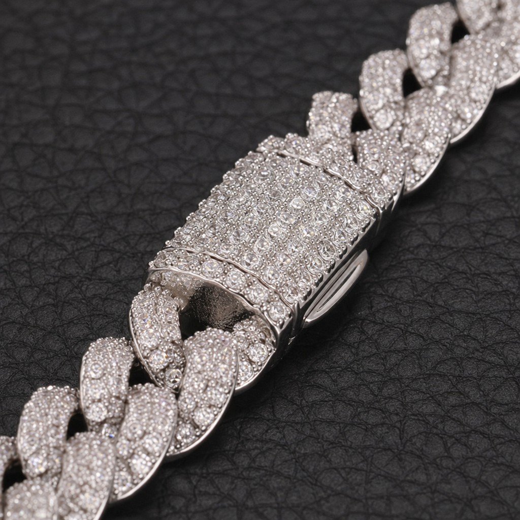 【Ice103】Iced Out Prong Chain Necklace【Moissanite/8mm】 石留め・留め具・細部が分かるディテール画像