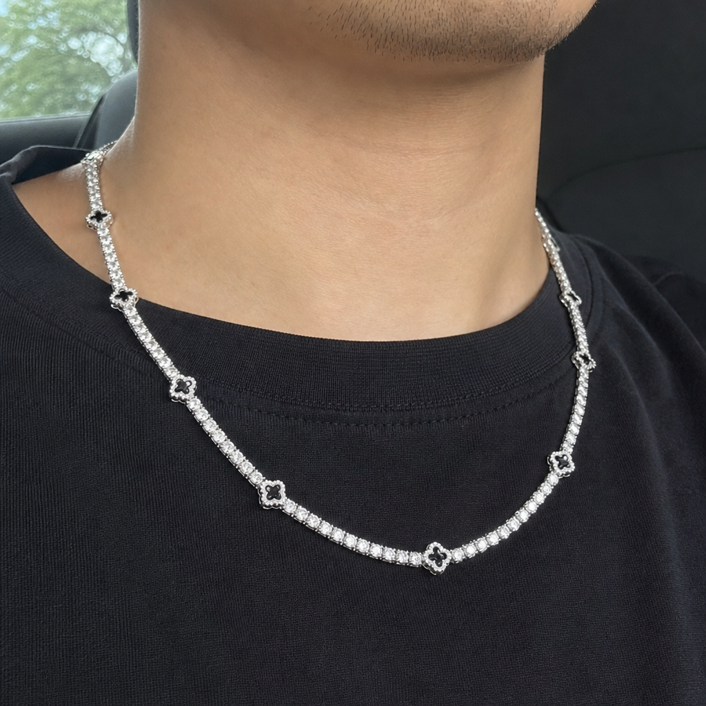 【Ice106】Clover Tennis Chain Necklaceを着用した自然なUGC画像
