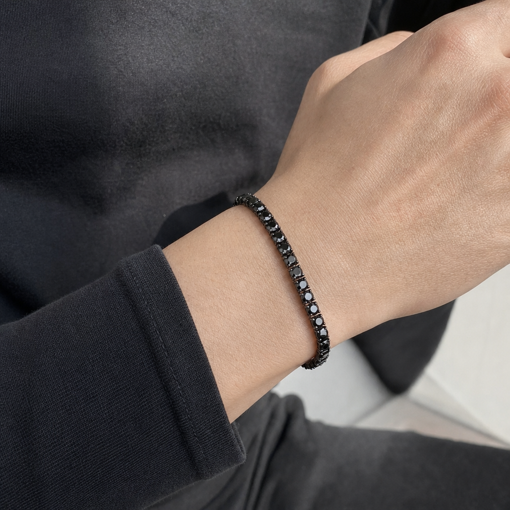 【Ice129】Black Moissanite Tennis Chain Braceletを着用した自然なUGC画像