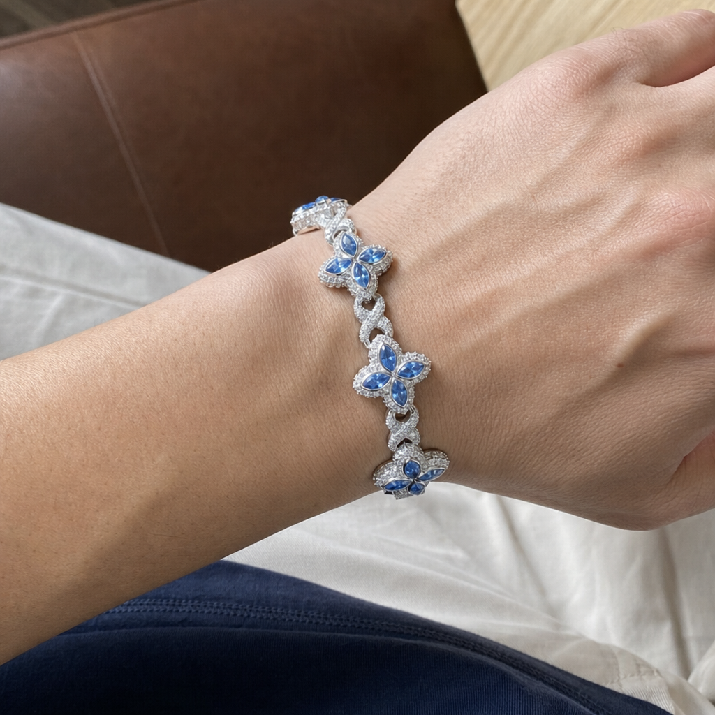 【Ice137】Velour Flower Link Braceletを着用した自然なUGC画像