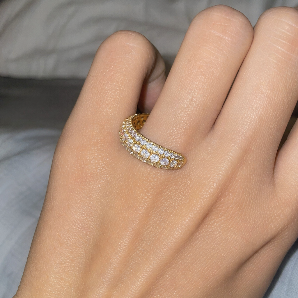 【Ice14】Tennis Iced Out Cubic Zircon Ringを着用したY2Kデジカメ風の自然なUGC画像