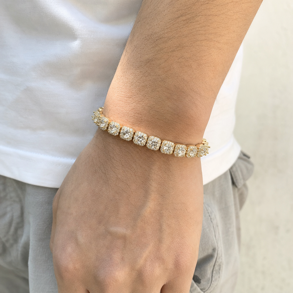 【Ice140】Cube Tennis Chain Braceletを着用した自然なUGC画像