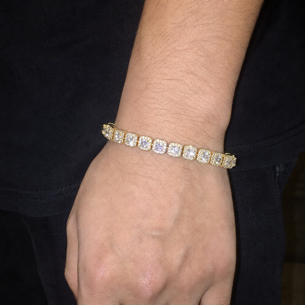 【Ice140】Cube Tennis Chain Braceletを着用したY2Kデジカメ風の自然なUGC画像