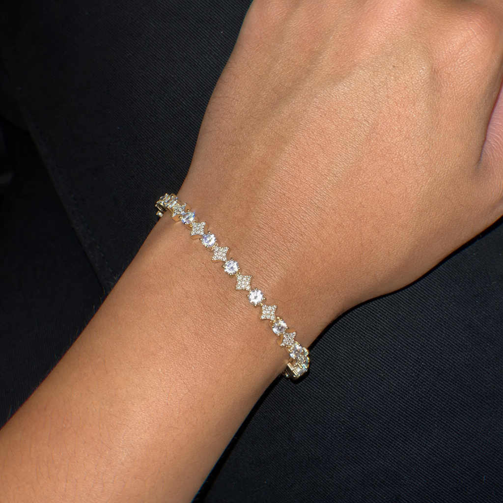 【Ice142】 Starry Tennis Chain Braceletを着用したY2Kデジカメ風の自然なUGC画像