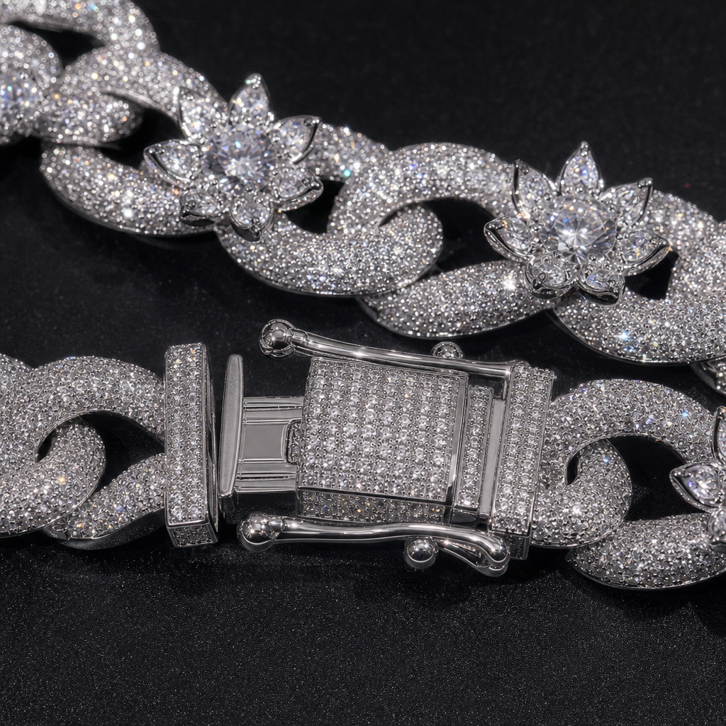 【Ice143】Iced Blossom Cuban Chain Necklace 石留め・留め具・細部が分かるディテール画像