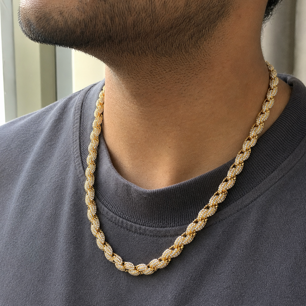 【Ice147】Iced Twist Rope Chain Necklaceを着用した自然なUGC画像
