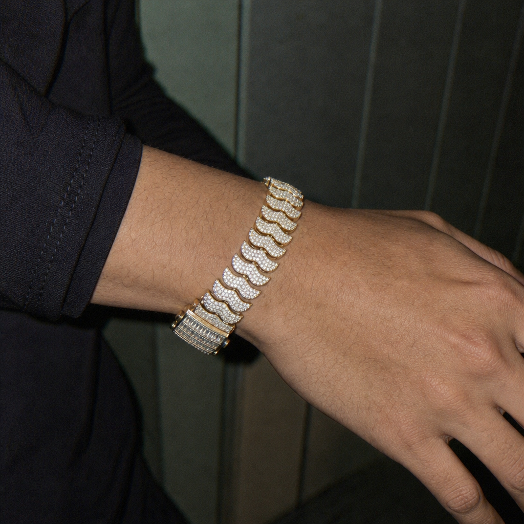 【Ice152】Iced Snake Chain Braceletを着用したY2Kデジカメ風の自然なUGC画像