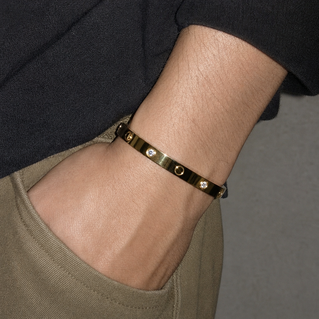 【Ice159】Isabella Braceletを着用したY2Kデジカメ風の自然なUGC画像