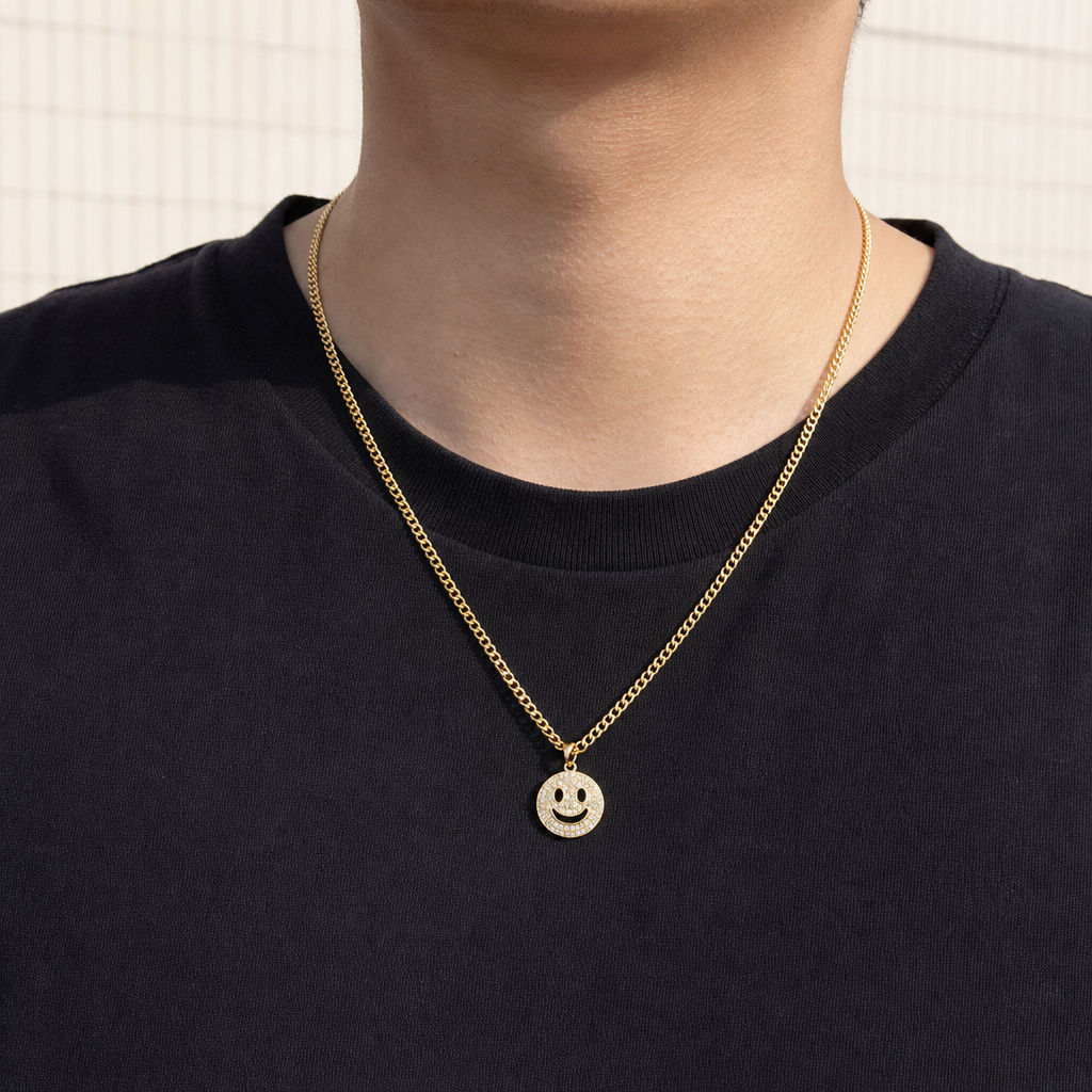 【Ice17】Smile Necklaceを着用した自然なUGC画像