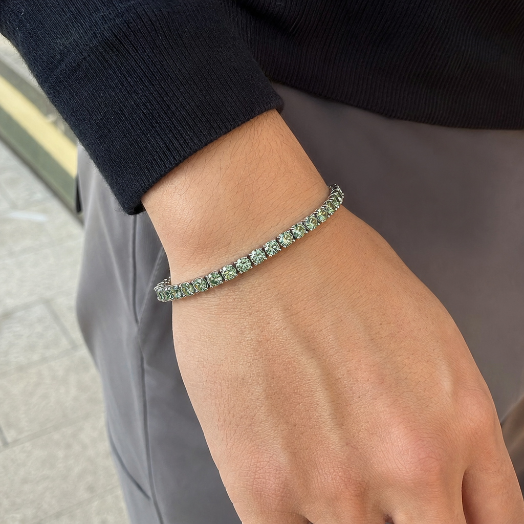 【Ice170】Green Moissanite Tennis Chain Braceletを着用した自然なUGC画像