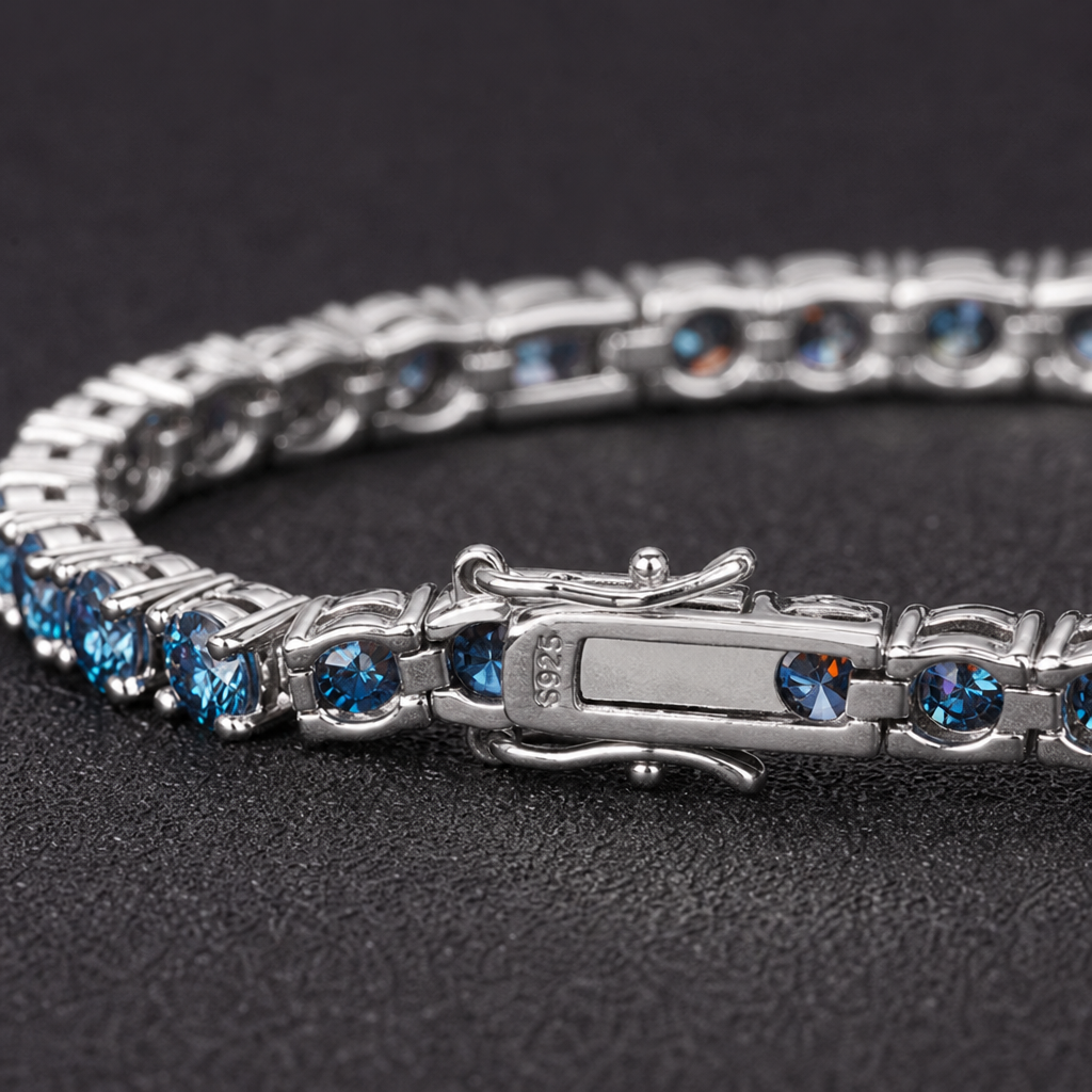 【Ice170】Blue Moissanite Tennis Chain Bracelet 石留め・留め具・細部が分かるディテール画像
