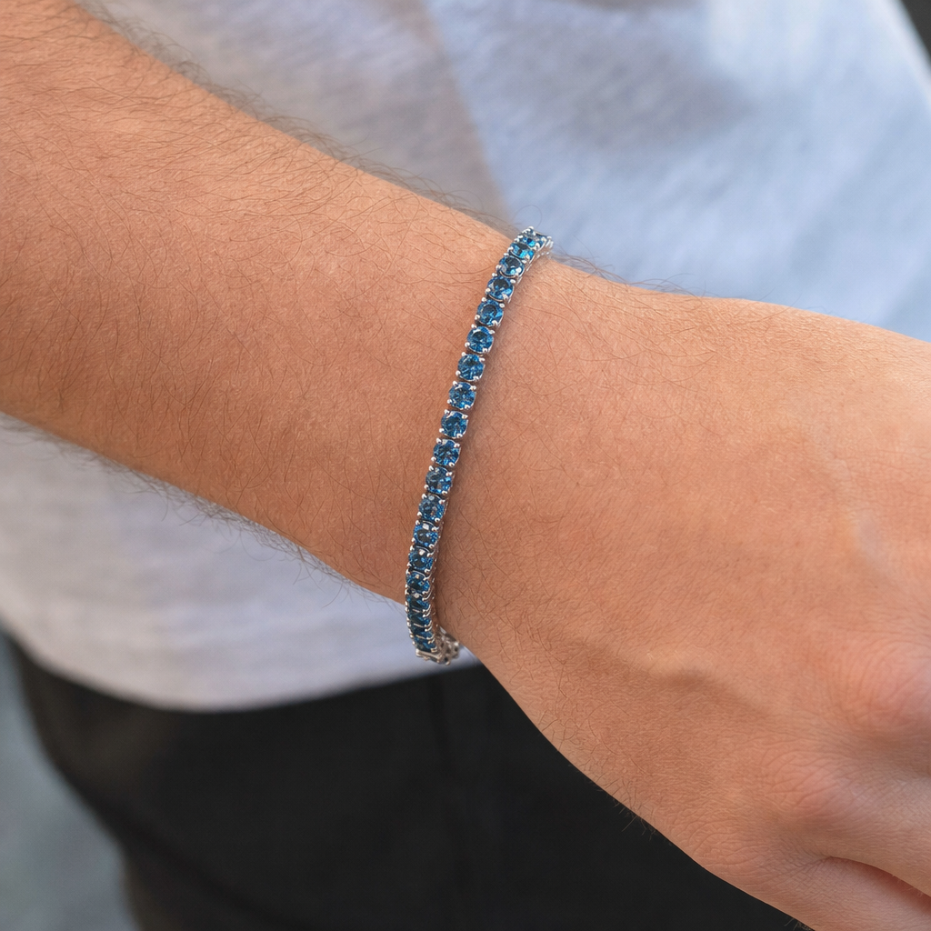 【Ice170】Blue Moissanite Tennis Chain Braceletを着用した自然なUGC画像