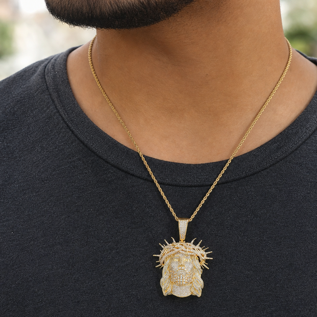 【Ice175】Iced Jesus Pendantを着用した自然なUGC画像