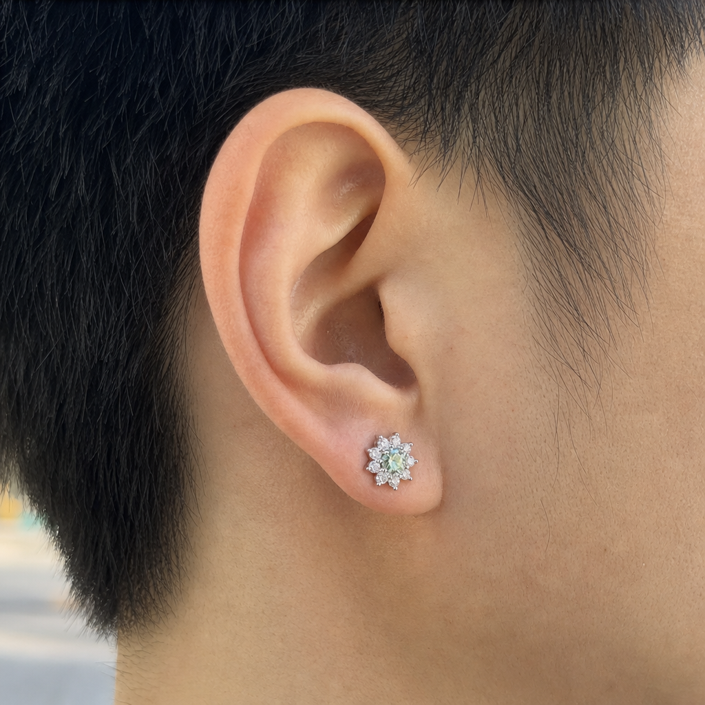 【Ice176】Moissanite Flower Pierceを着用した自然なUGC画像