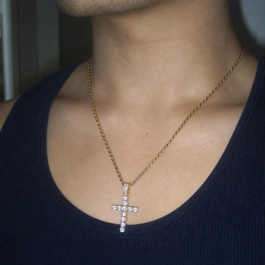 【Ice178】OG Cross Pendantを着用したY2Kデジカメ風の自然なUGC画像