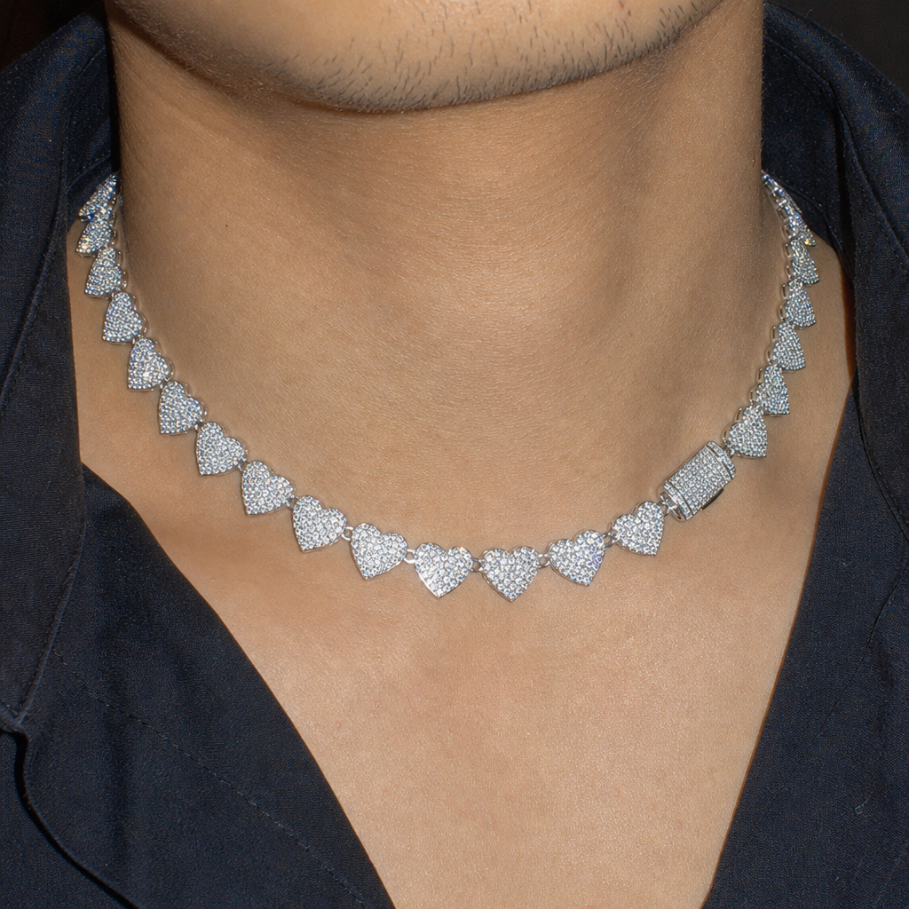 【Ice183】Love Core Chain Necklaceを着用したY2Kデジカメ風の自然なUGC画像