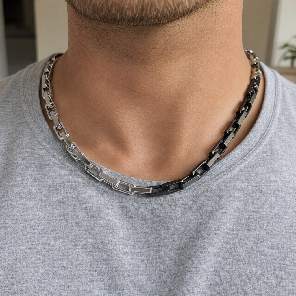 【Ice190】Evolve Box Chain Necklaceを着用した自然なUGC画像