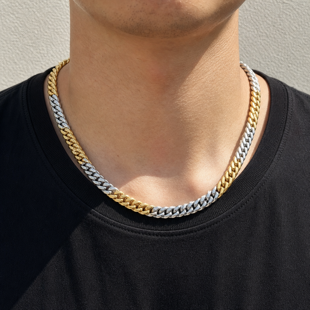 【Ice192】Dual Cuban Chain Necklaceを着用した自然なUGC画像