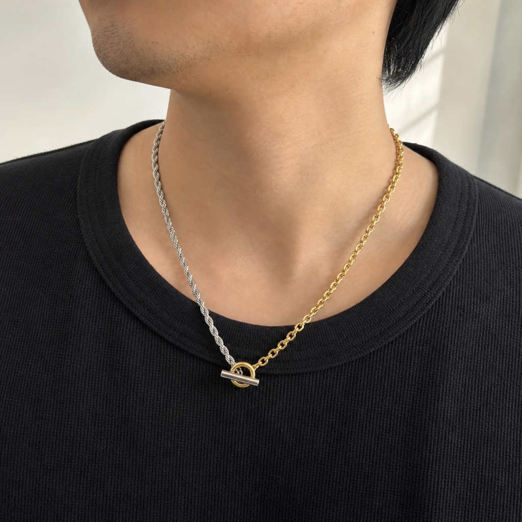 【Ice194】Bicolor Mantel Chain Necklaceを着用した自然なUGC画像
