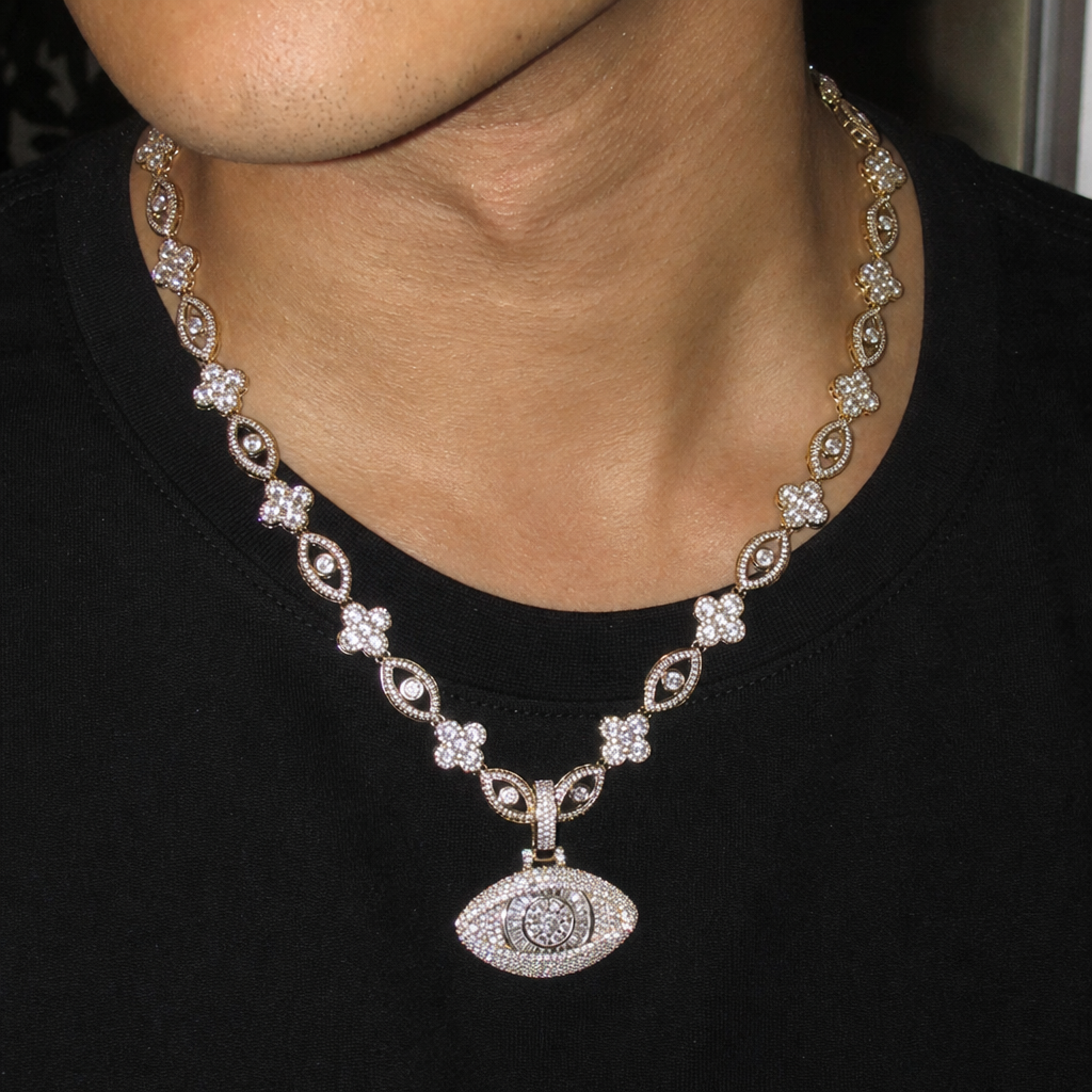 【Ice195】Luminous Eyes Pendantを着用したY2Kデジカメ風の自然なUGC画像