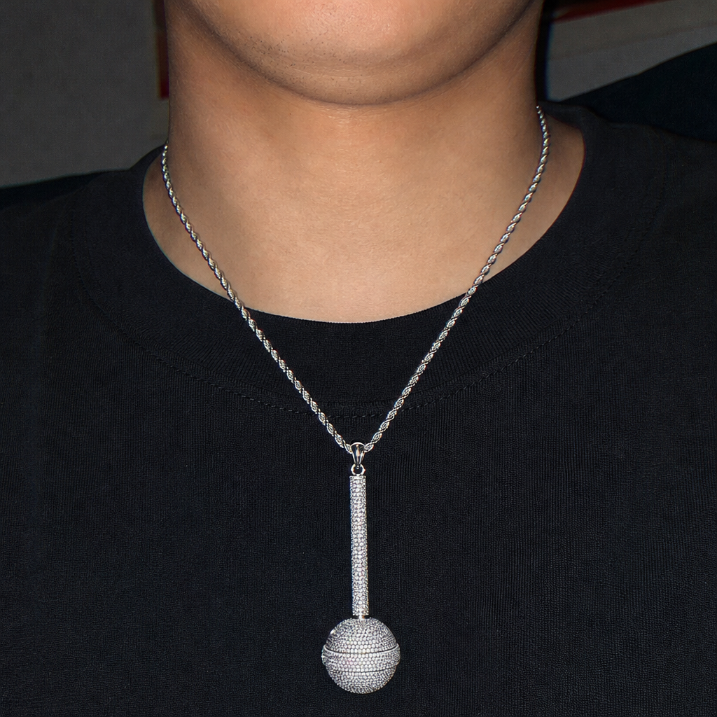 【Ice202】Playboy Candy Pendantを着用したY2Kデジカメ風の自然なUGC画像