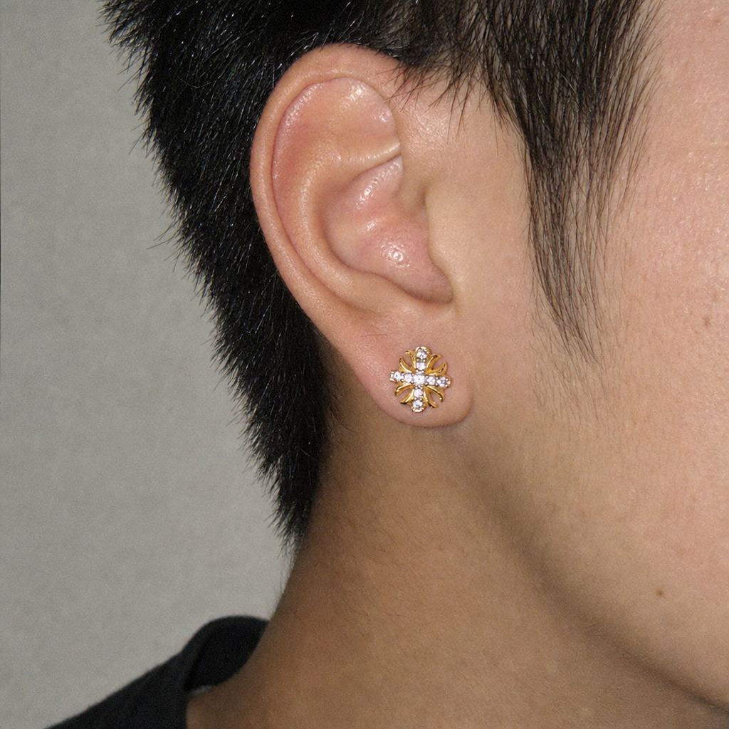 【Ice204】Oxidation Cross Pierceを着用したY2Kデジカメ風の自然なUGC画像