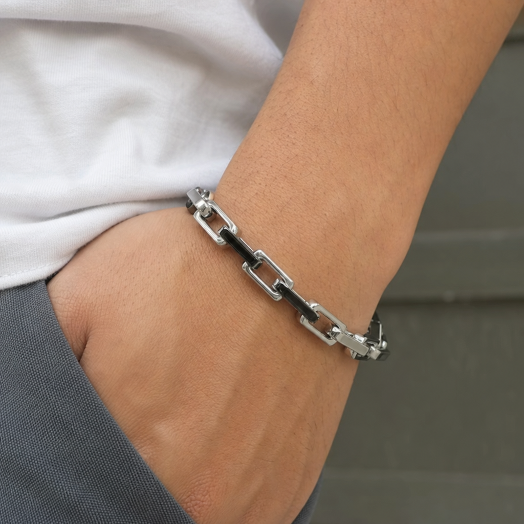 【Ice206】Evolve Box Chain Braceletを着用した自然なUGC画像