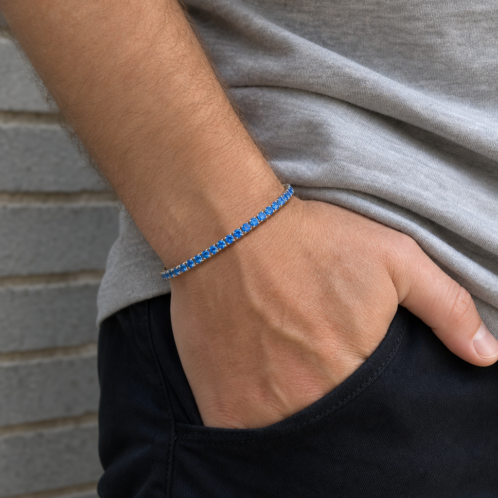 【Ice221】Blue Tennis Chain Braceletを着用した自然なUGC画像