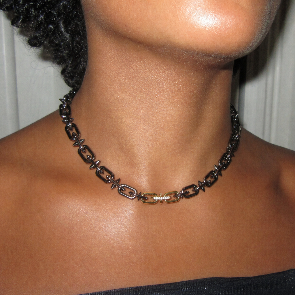 【Ice223】Barrel Link Chain Necklaceを着用したY2Kデジカメ風の自然なUGC画像