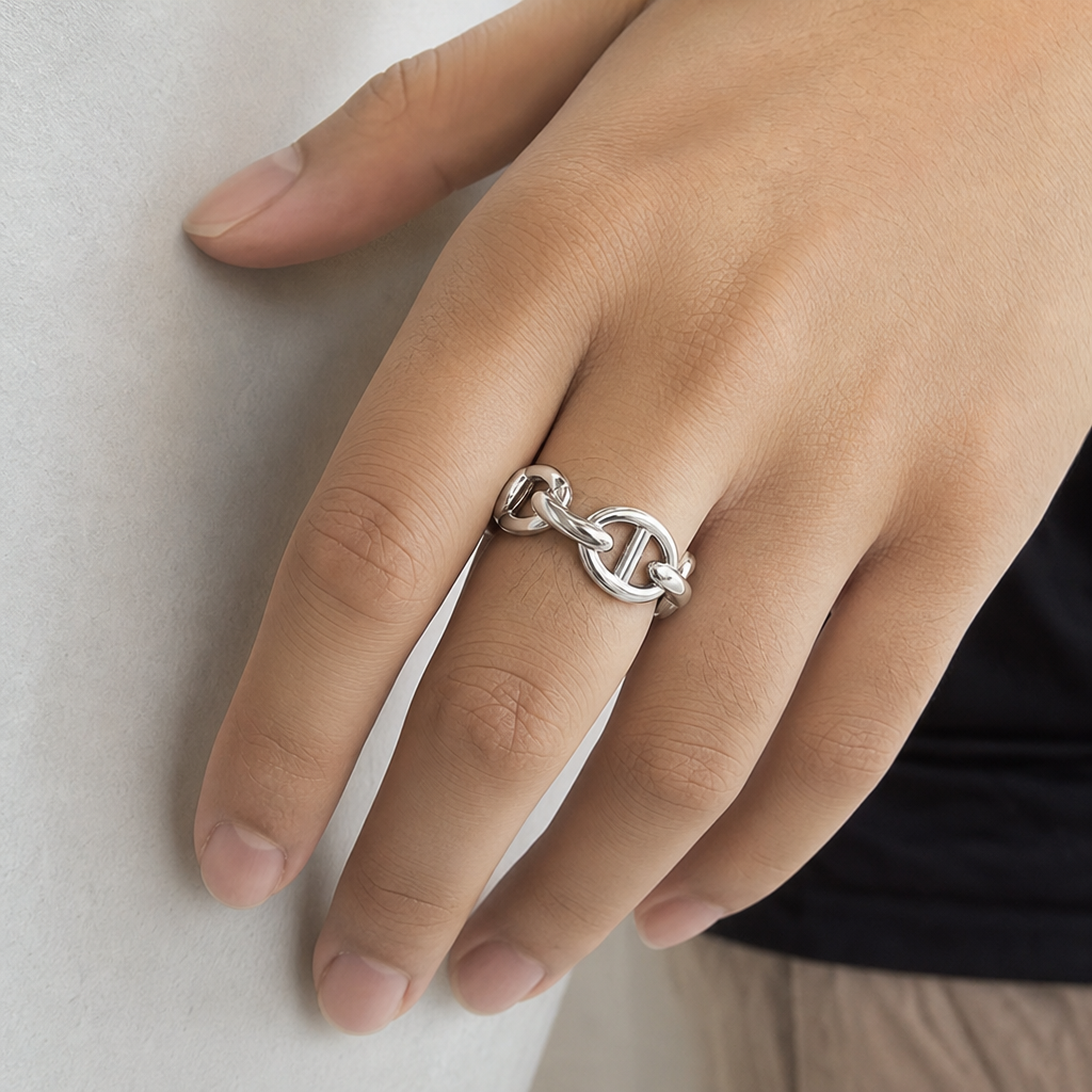 【Ice229】Anchor Chain Ringを着用した自然なUGC画像