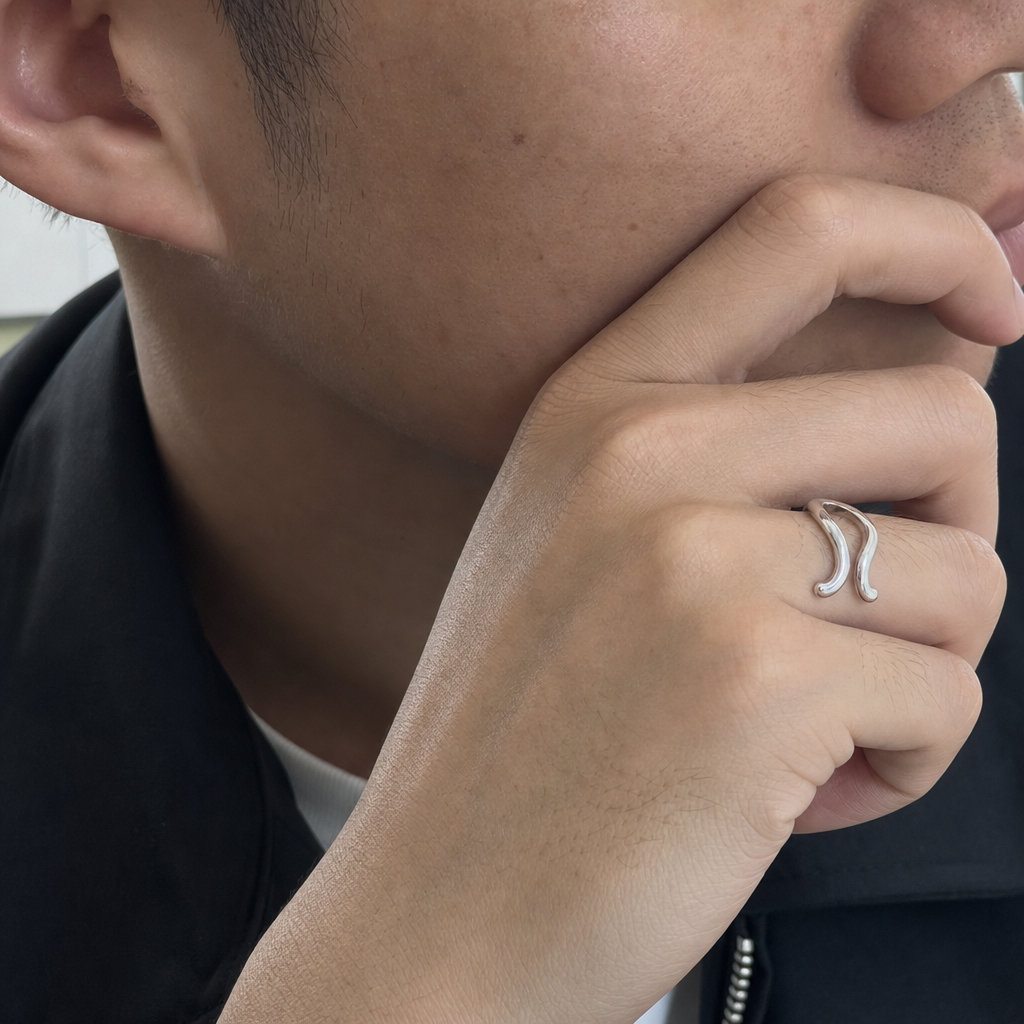 【Ice233】Luna Curve Ringを着用した自然なUGC画像