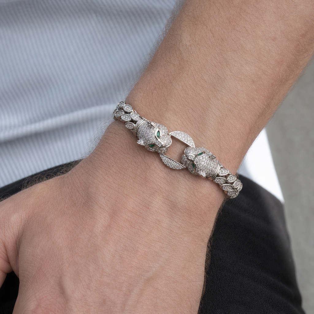 【Ice239】Panther Link Braceletを着用した自然なUGC画像