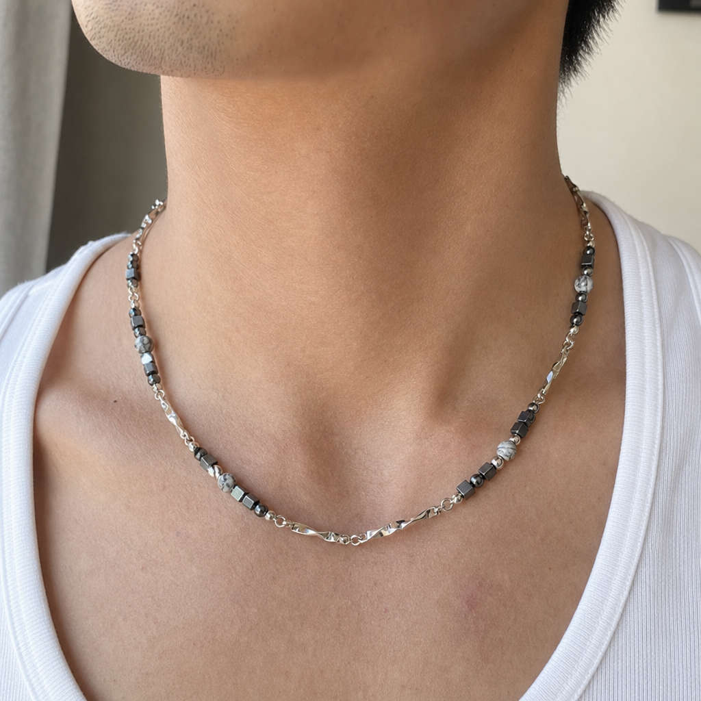 【Ice252】Module Necklace【S925】を着用した自然なUGC画像