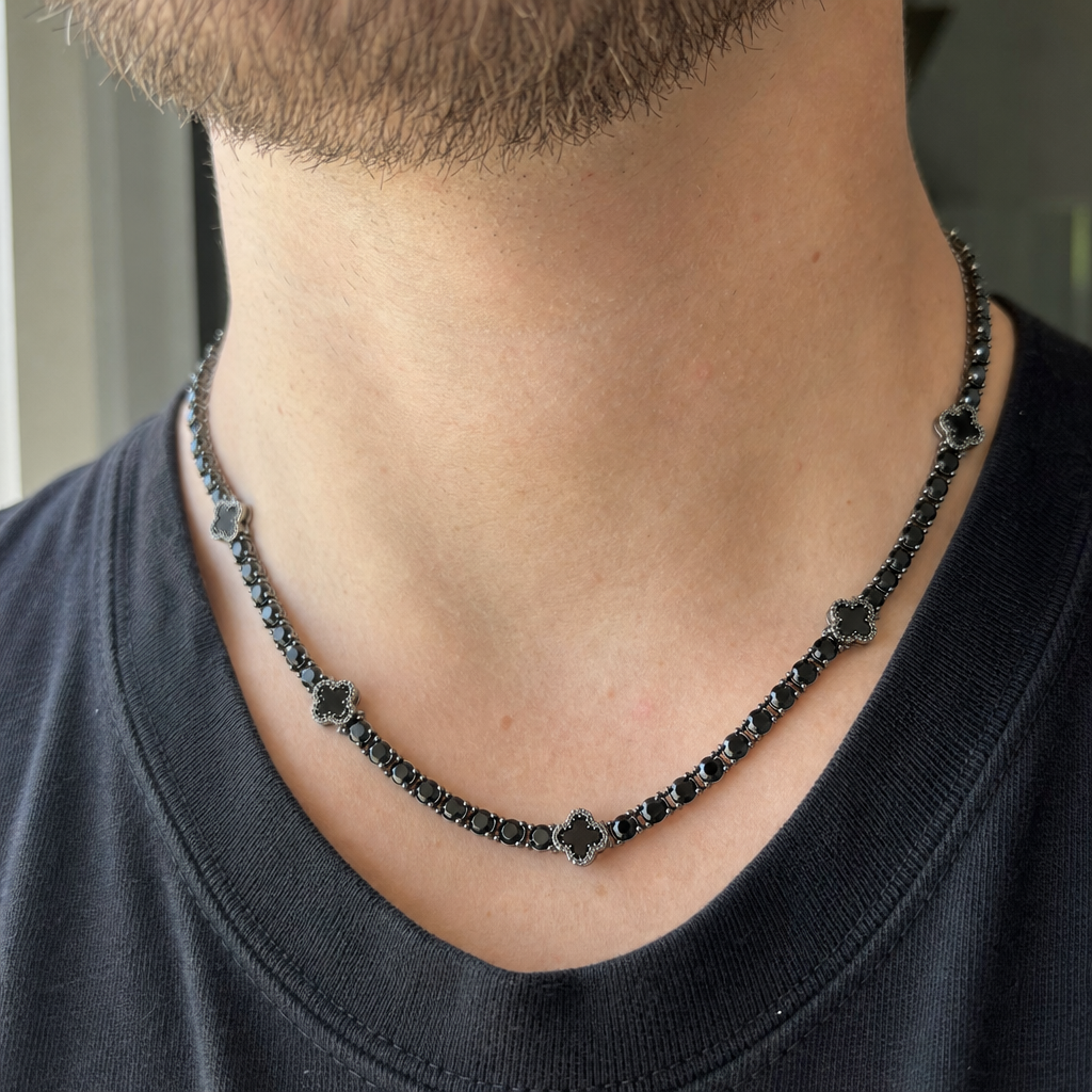 【Ice257】Black Clover Tennis Chain Necklaceを着用した自然なUGC画像