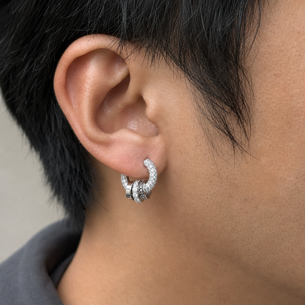 【Ice33】Iced Out Ring Pierceを着用した自然なUGC画像
