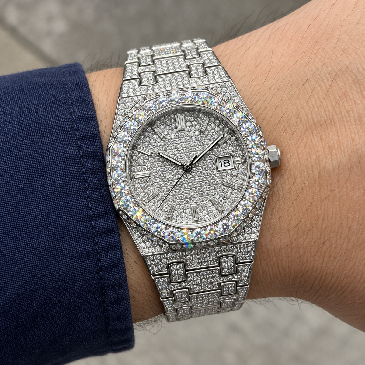 ICE38 Imperium Lux Jewel Watchの自然光での着用イメージ