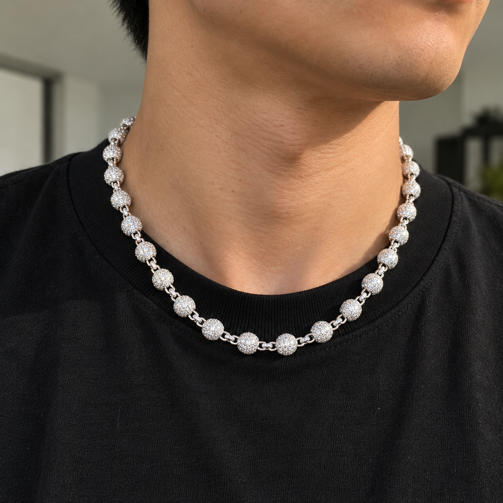 【Ice46】Iced Out Ball Chain Necklaceを着用した自然なUGC画像