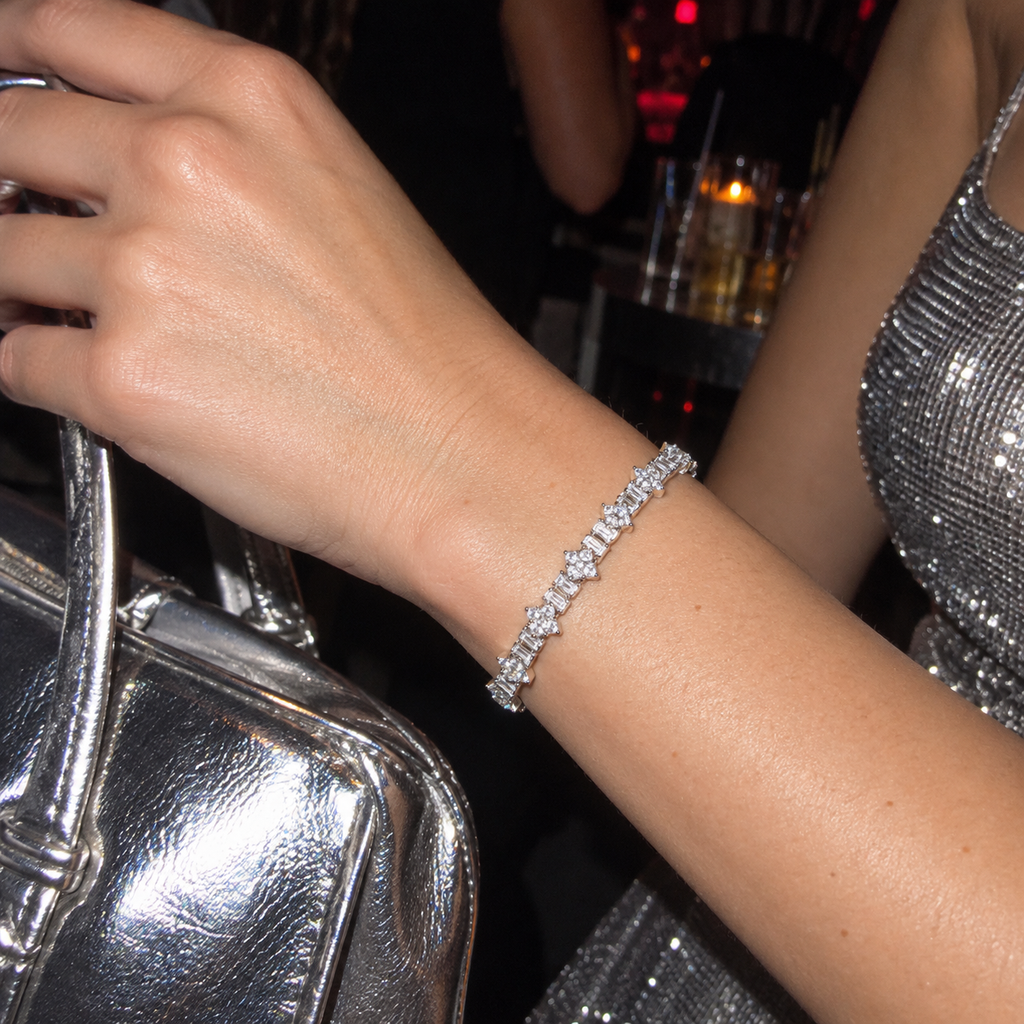 【Ice51】Triple Cut Tennis Chain Braceletを着用したY2Kデジカメ風の自然なUGC画像