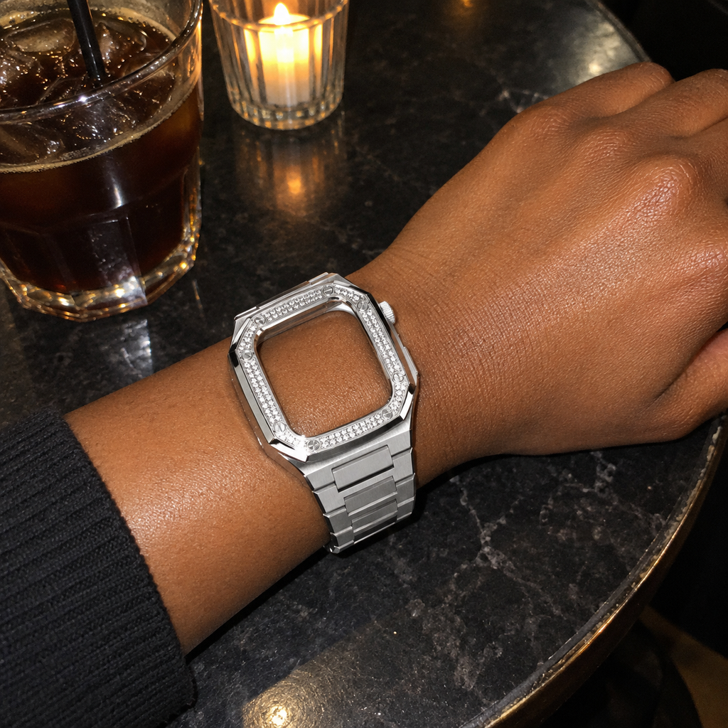 【Ice53】Iced Out Luxury Apple Watch Caseを着用したY2Kデジカメ風の自然なUGC画像