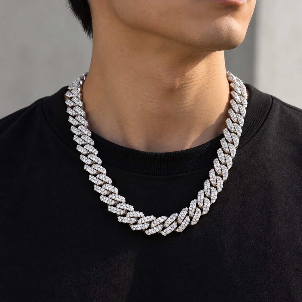 【Ice54】Iced Out Miami Chain Necklace(14mm)を着用した自然なUGC画像