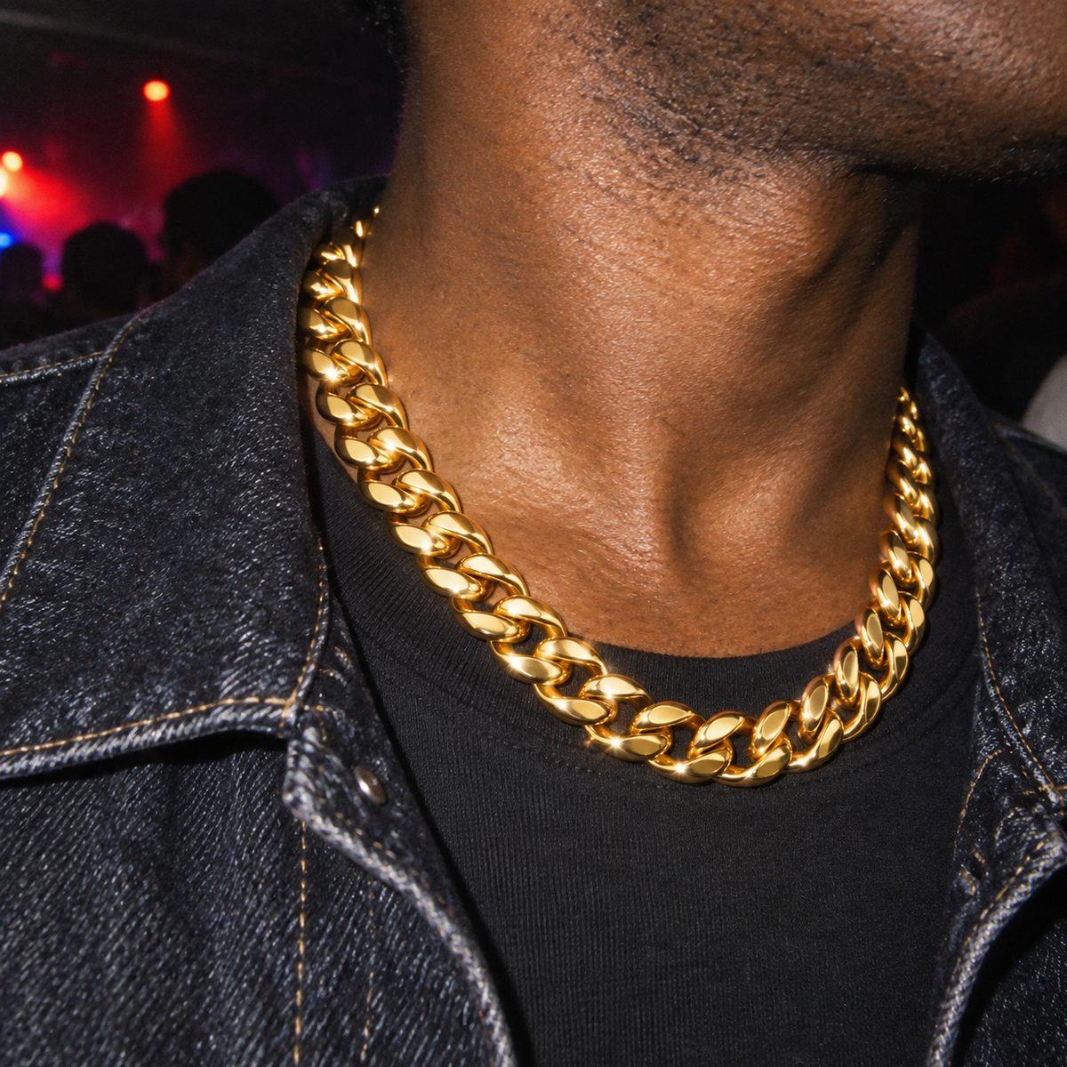 【Ice55】Cuban Link Chain Necklaceを着用したY2Kデジカメ風の自然なUGC画像
