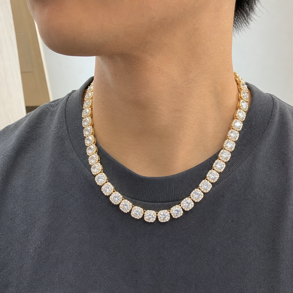 【Ice65】Cube Tennis Chain Necklaceを着用した自然なUGC画像