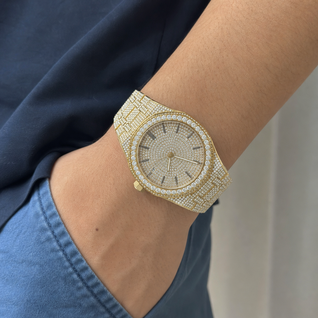 【Ice72】Iced Out Royal Diamond Watch【Moissanite/GOLD】を着用した自然なUGC画像