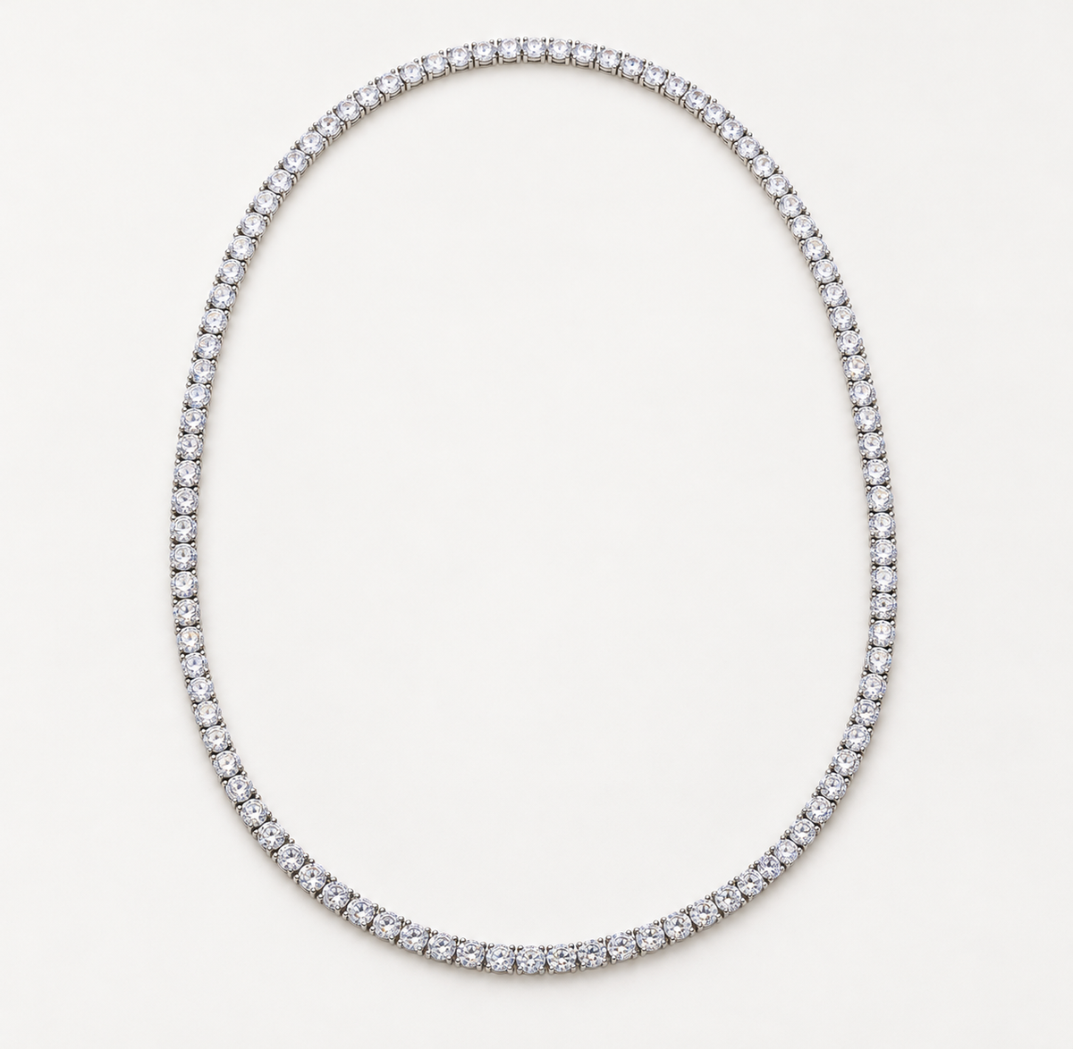 ICE77 Tennis Chain Necklace（モアサナイト・2mm）の全体。明るい背景にシルバーカラーの一連チェーン