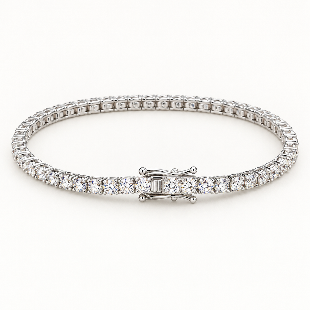 ICE82 Tennis Chain Bracelet（モアサナイト・2mm）の全体。シルバーカラーの一連テニスチェーン