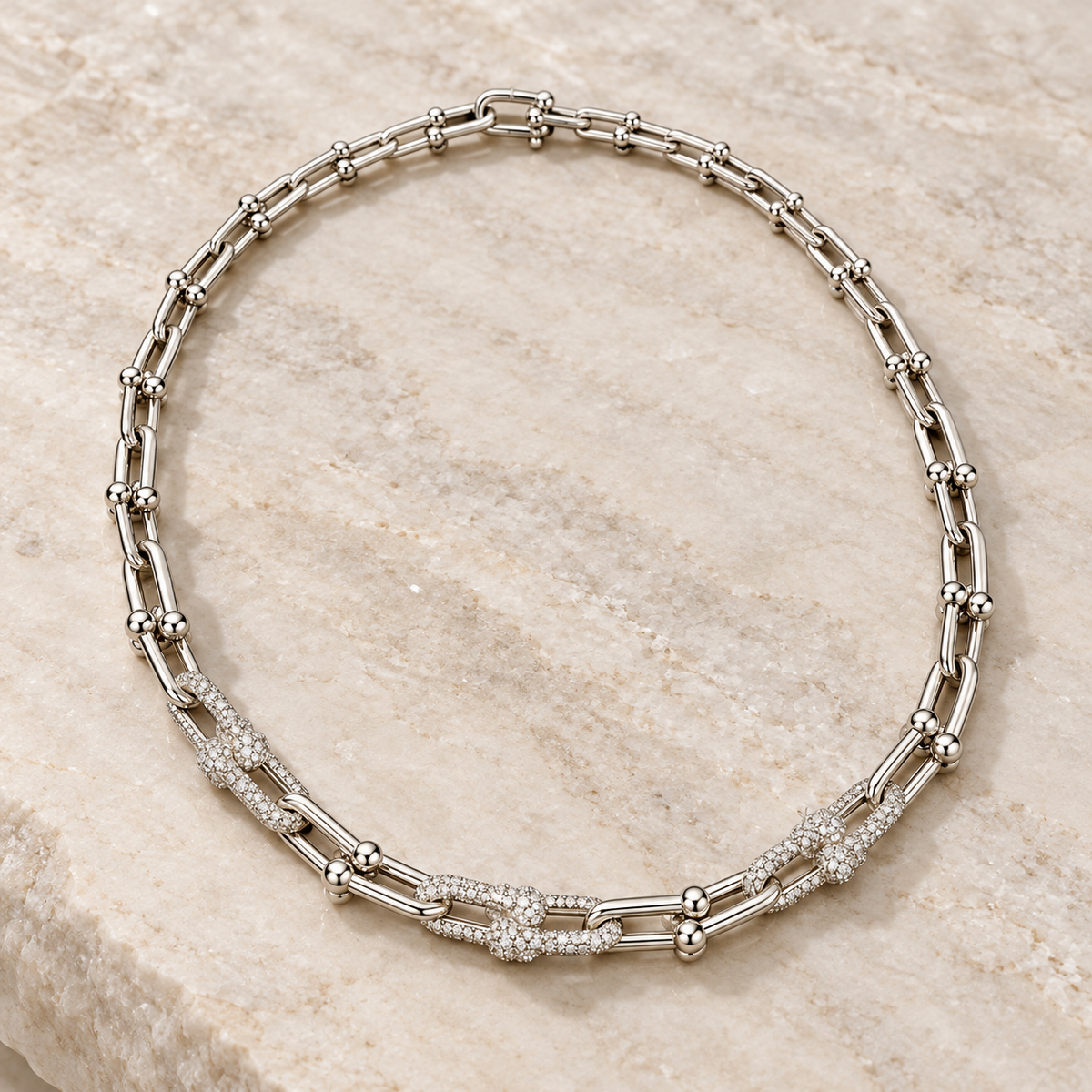 ICE88 Luxury Link Necklaceを斜めから見た商品画像